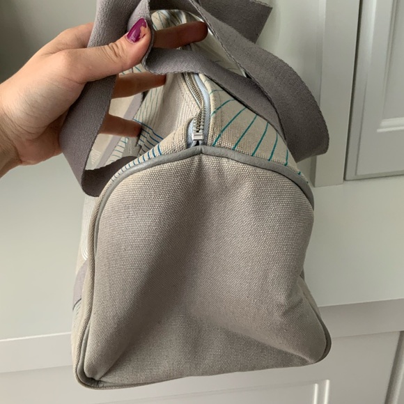 Vintage Y2K Vancouver 2010 Olympics limited edition Medium Shoulder Gray Purse - Picture 13 of 16